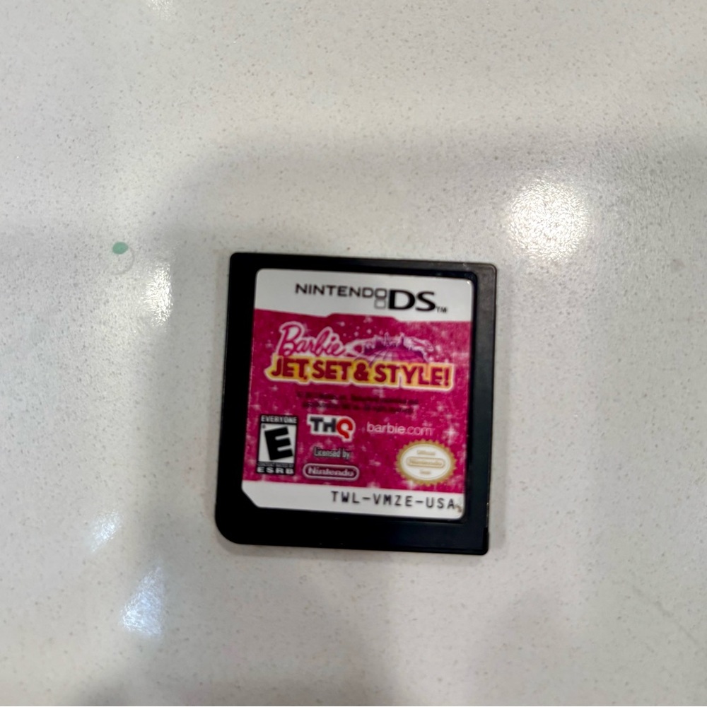 Nintendo DS Barbie Jet Set & Style Game - Vibrant Pink